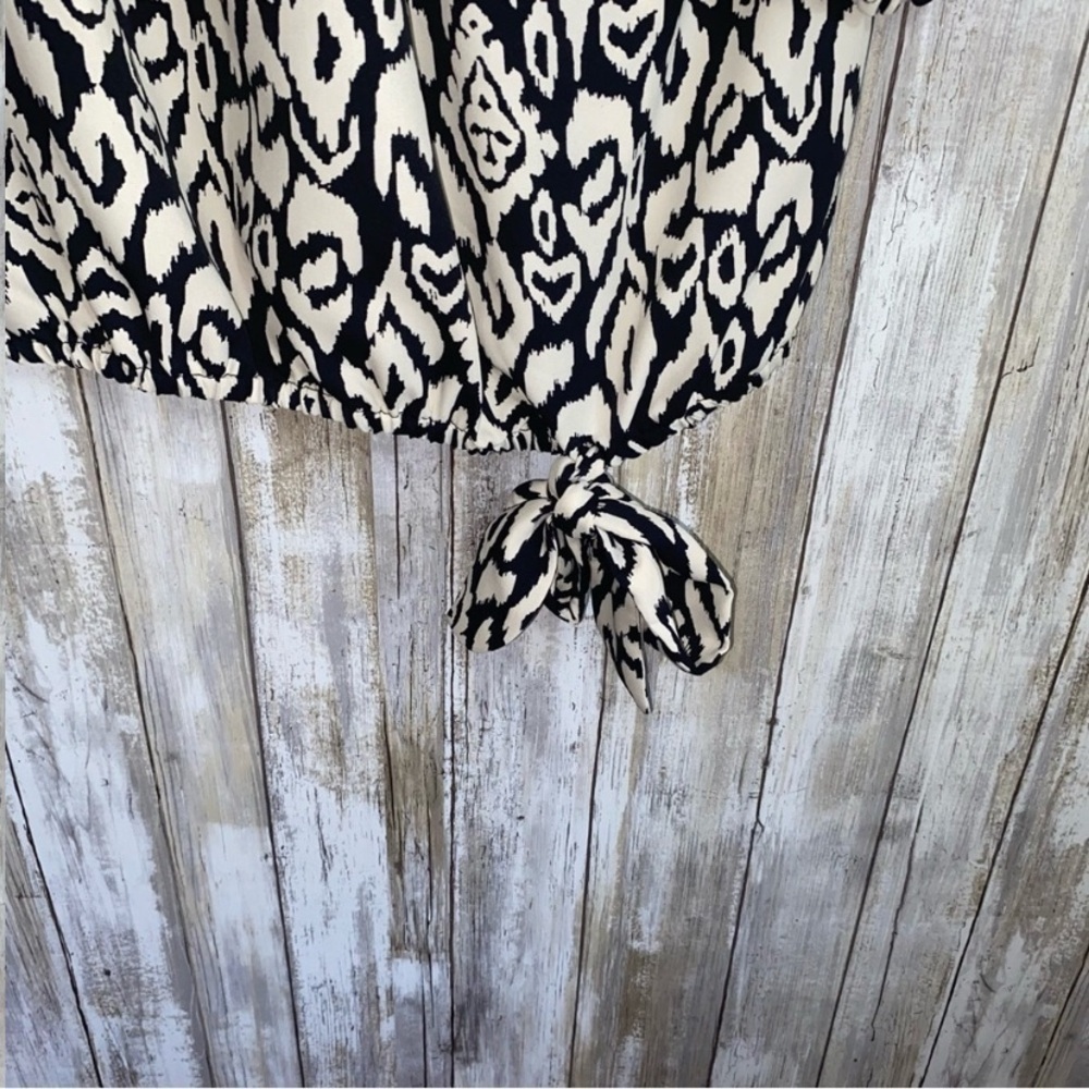 Vince Camuto Printed Off The Shoulder Bubble Sleeve Tie Front Blouse - Picture 3 of 4